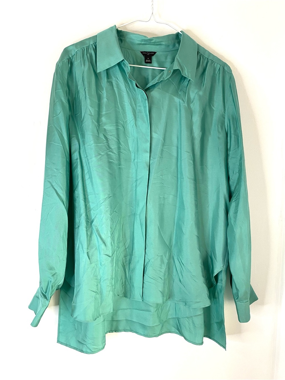 Ann Taylor 100% Silk Aqua Teal High Low Button Down Blouse Quiet Luxury
